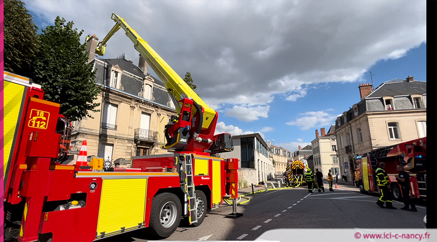 Les flammes ont endommagé la toiture de l'école privée 